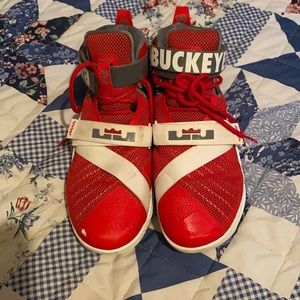 Size 10.5 Nike Lebron Soldier Ohio St Basketball shoes.